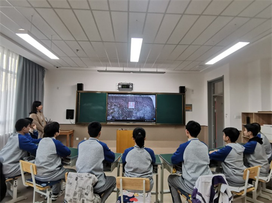 觀(guān)看《南京大屠殺》視頻.jpg